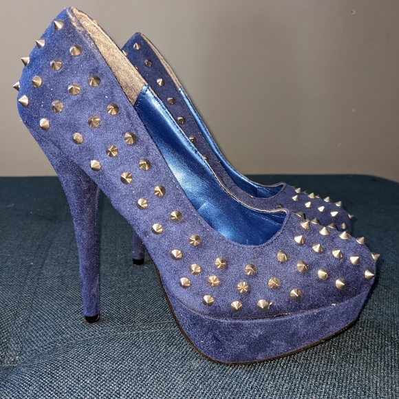 Pumps - Picture 1 of 2